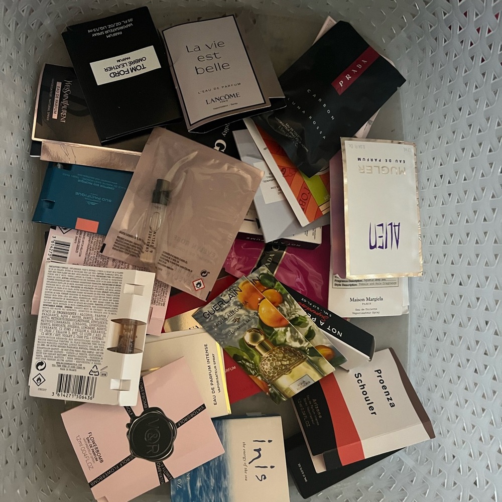 Lot of 25 Assorted Fragrance Perfume Samples